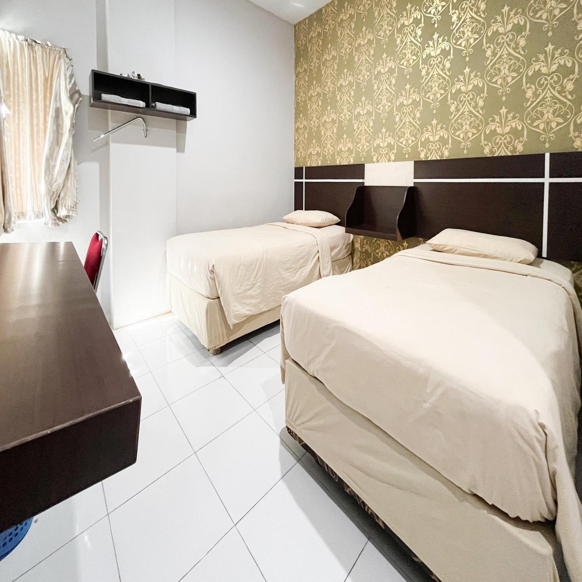 Reddoorz At Lucky Inn Panakukkang Makassar Exterior photo