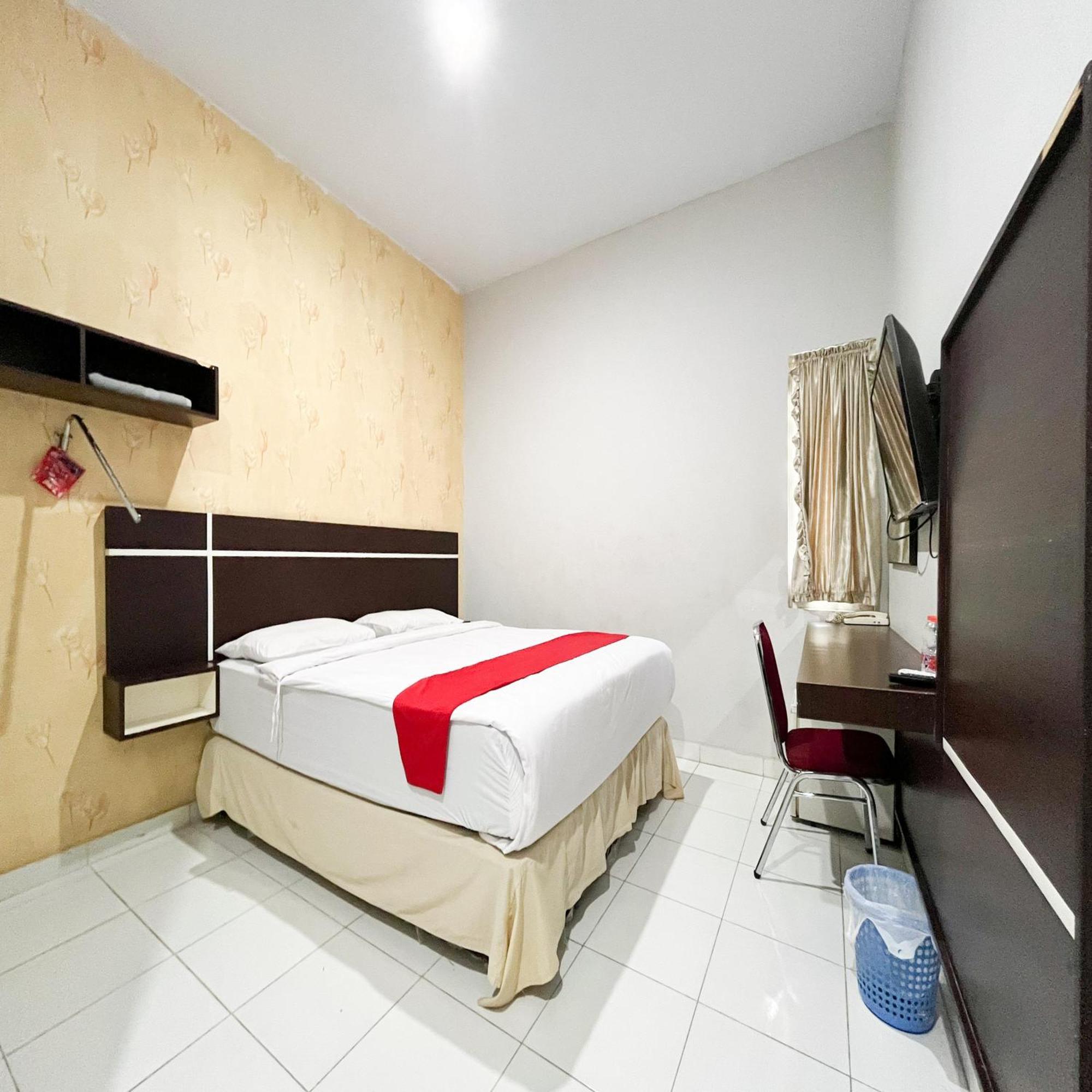 Reddoorz At Lucky Inn Panakukkang Makassar Exterior photo