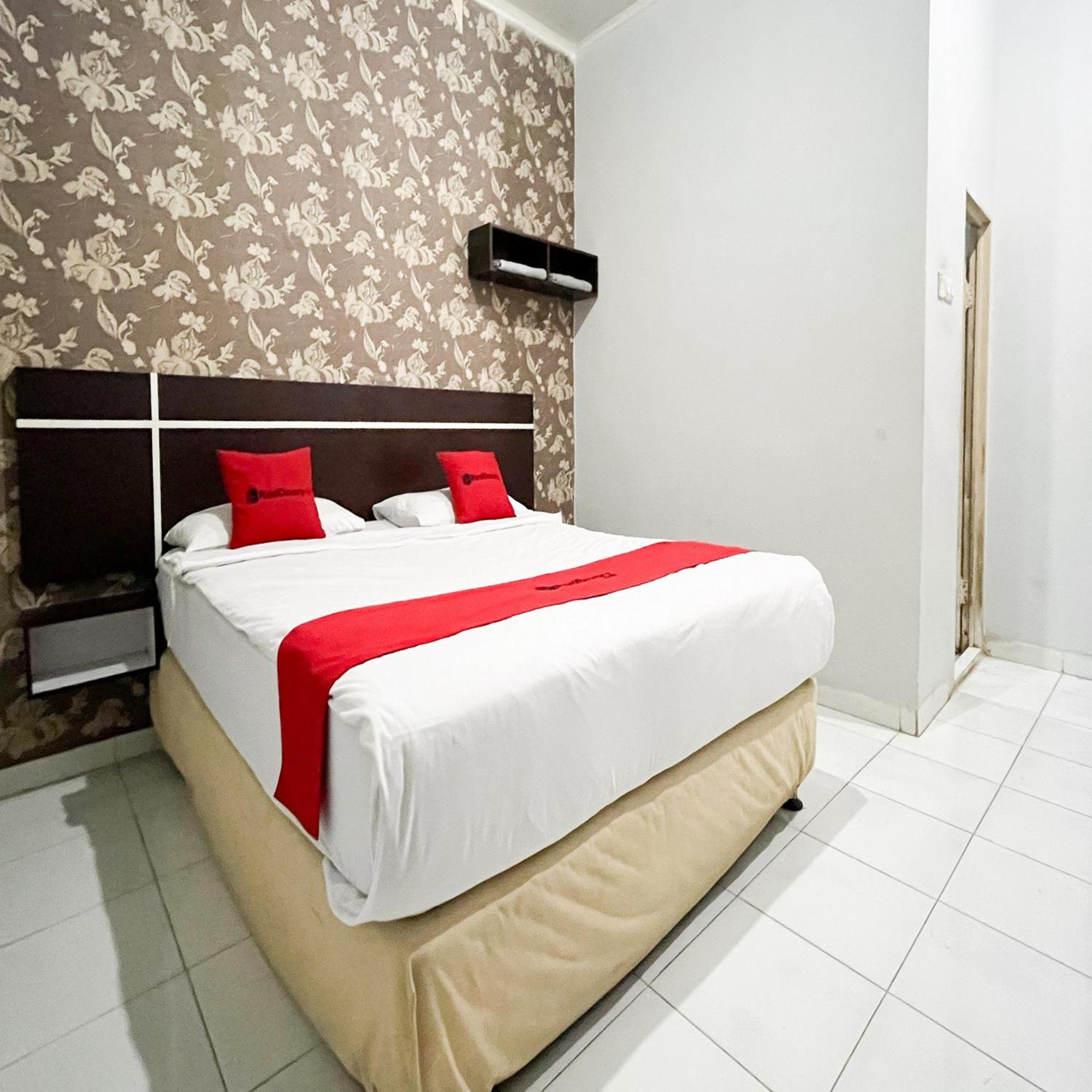 Reddoorz At Lucky Inn Panakukkang Makassar Exterior photo