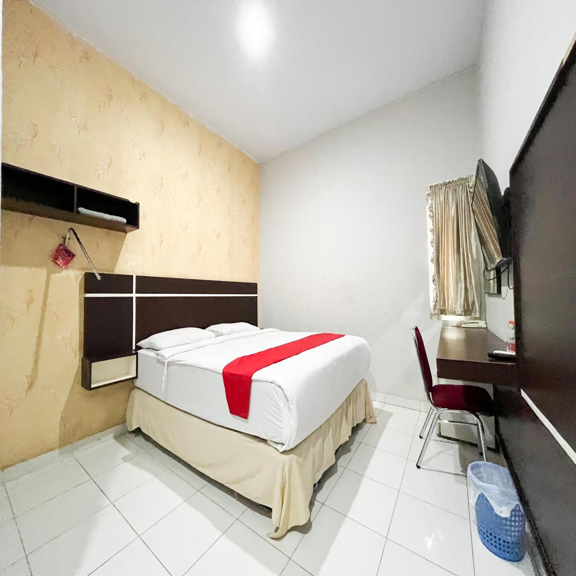 Reddoorz At Lucky Inn Panakukkang Makassar Exterior photo
