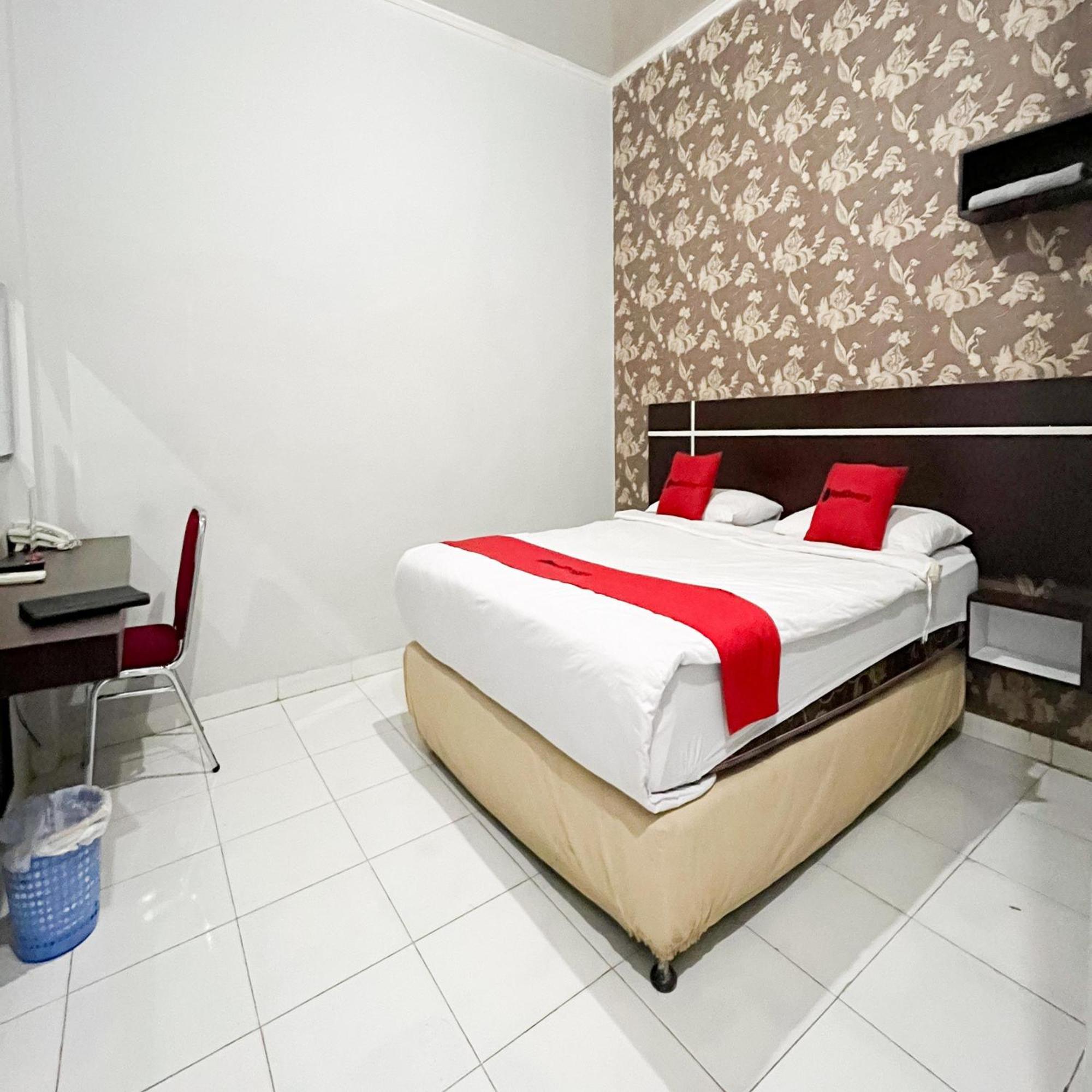 Reddoorz At Lucky Inn Panakukkang Makassar Exterior photo