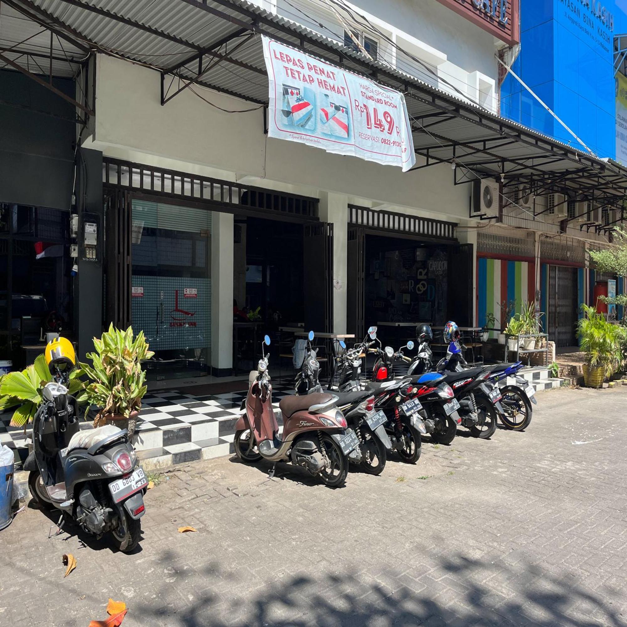 Reddoorz At Lucky Inn Panakukkang Makassar Exterior photo