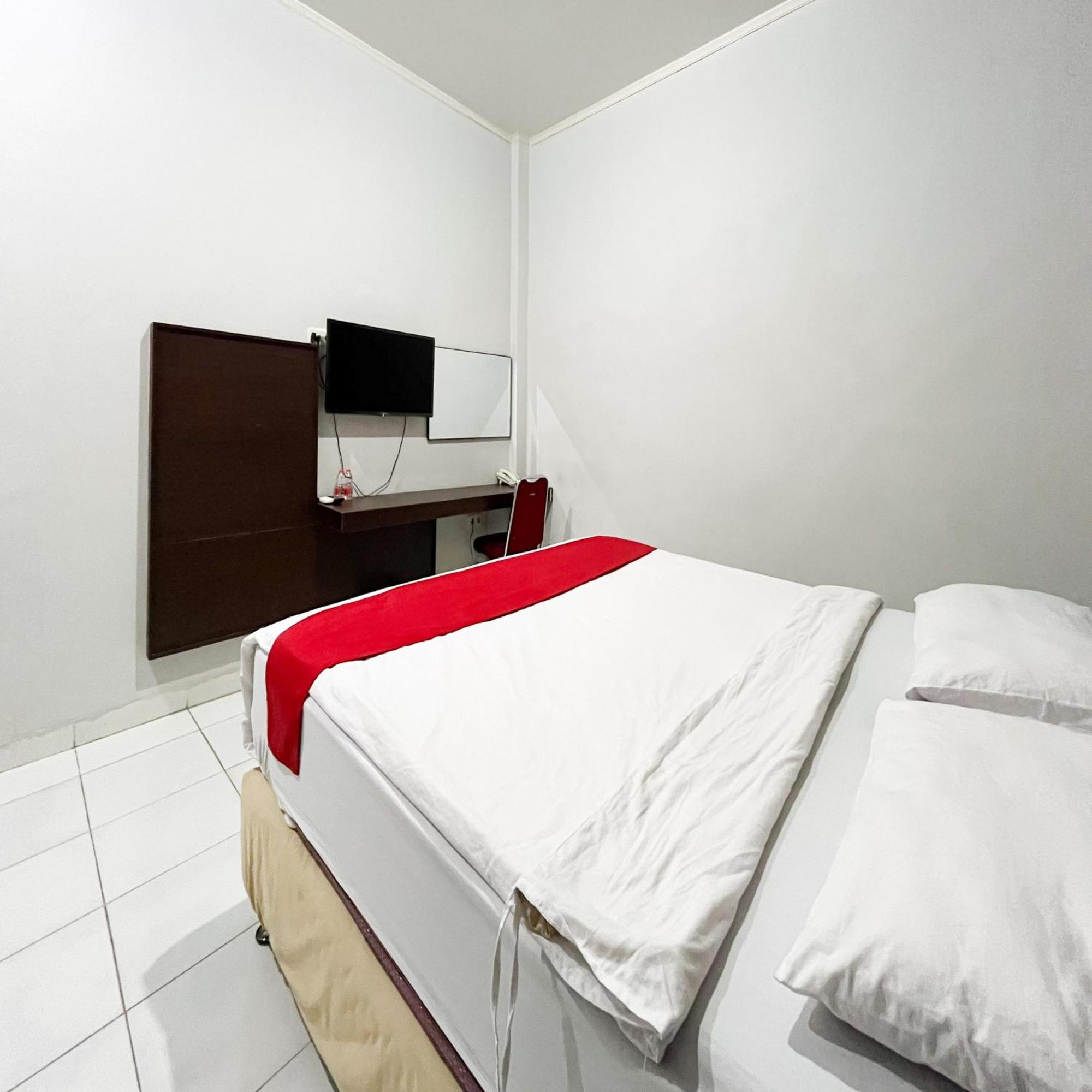 Reddoorz At Lucky Inn Panakukkang Makassar Exterior photo