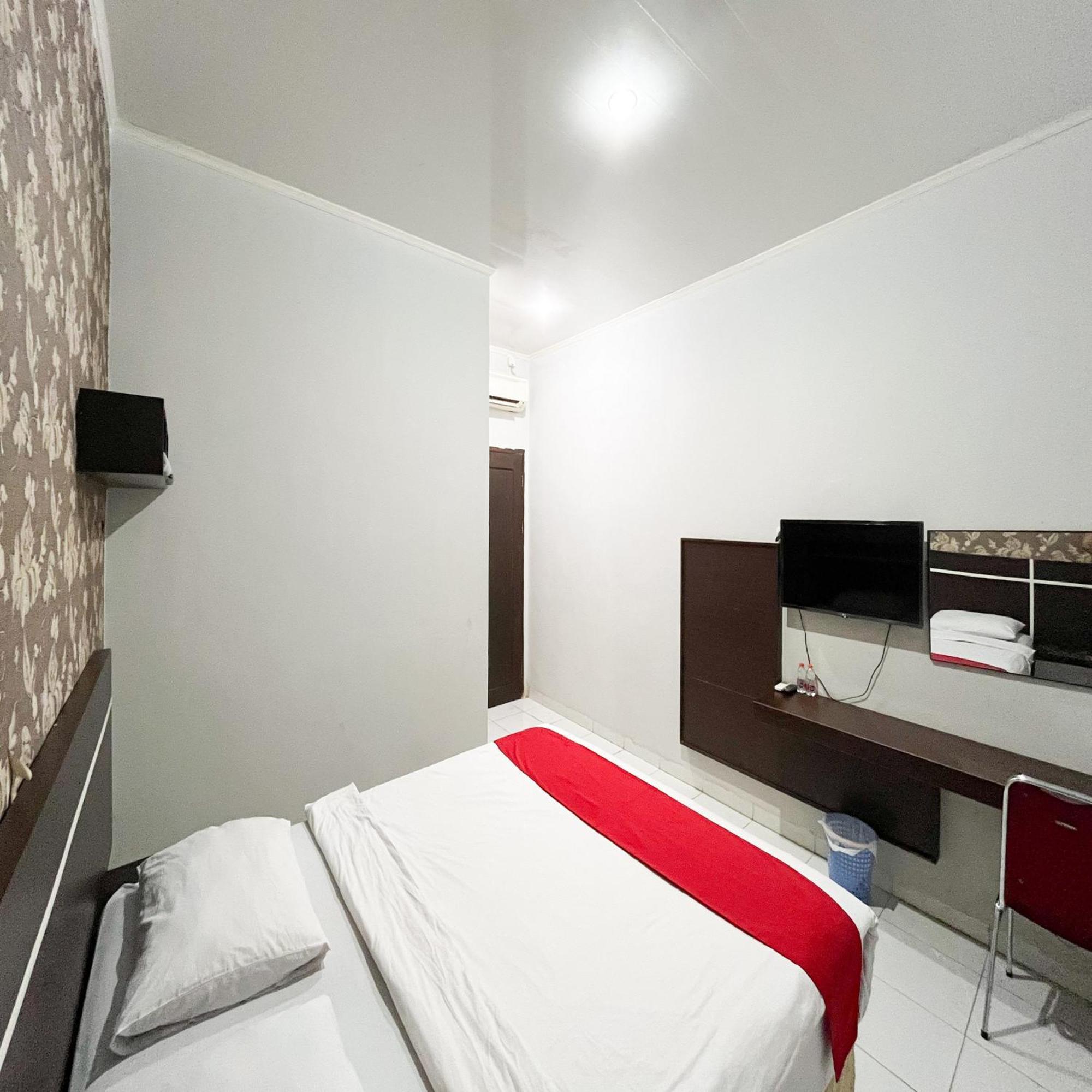 Reddoorz At Lucky Inn Panakukkang Makassar Exterior photo