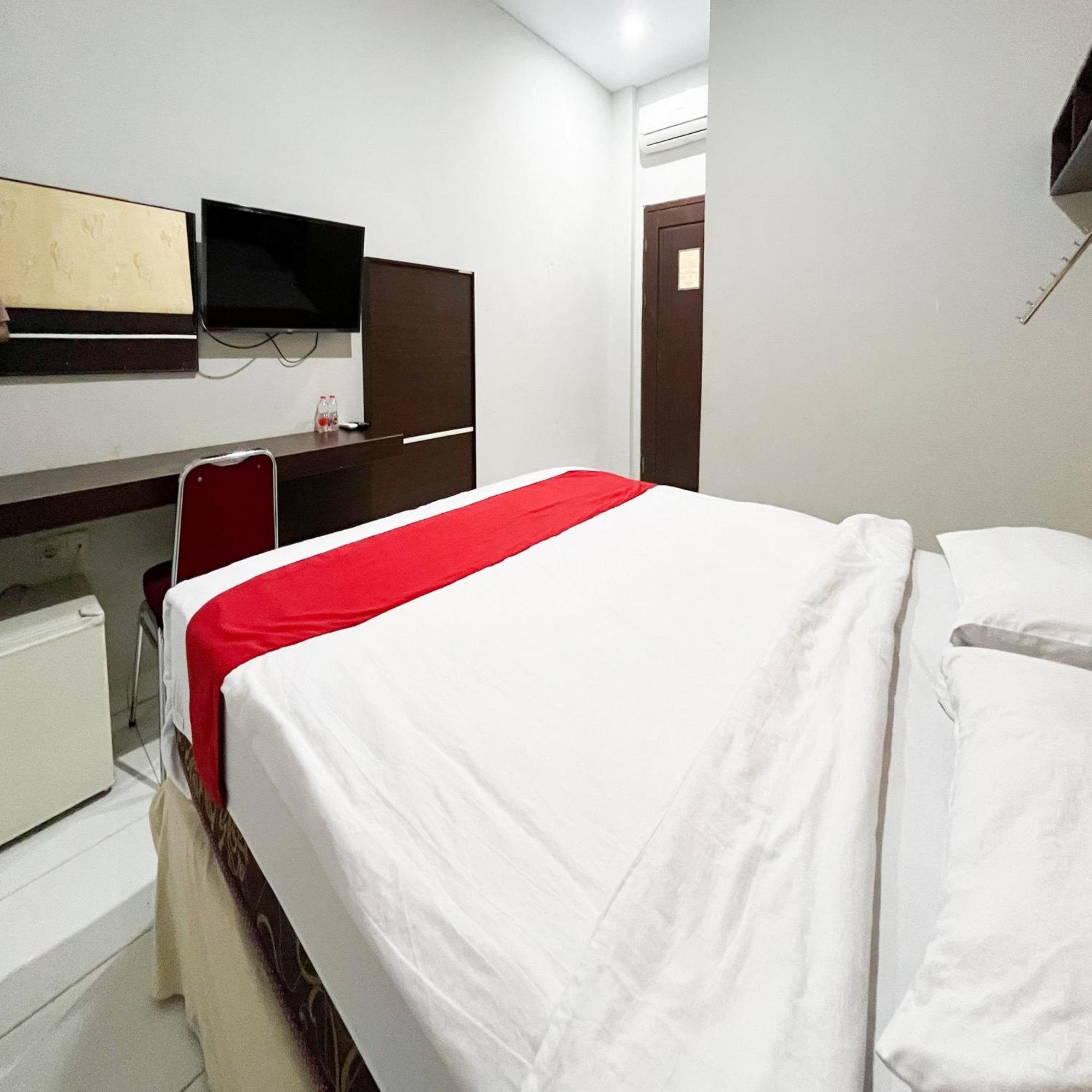 Reddoorz At Lucky Inn Panakukkang Makassar Exterior photo