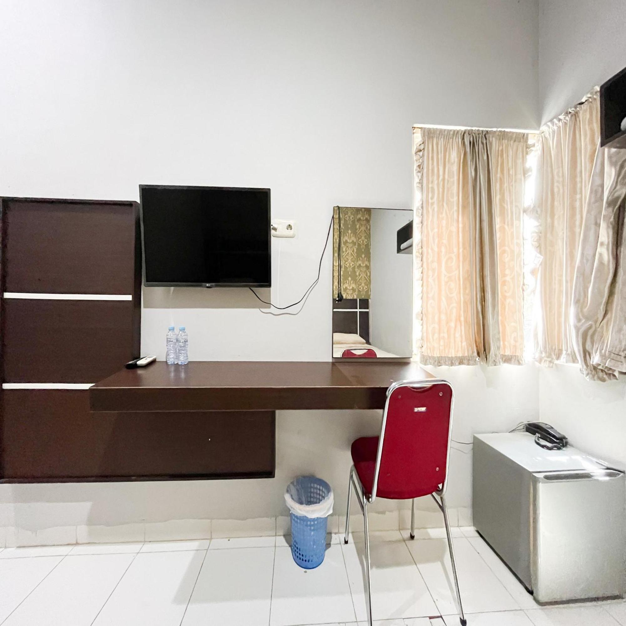 Reddoorz At Lucky Inn Panakukkang Makassar Exterior photo