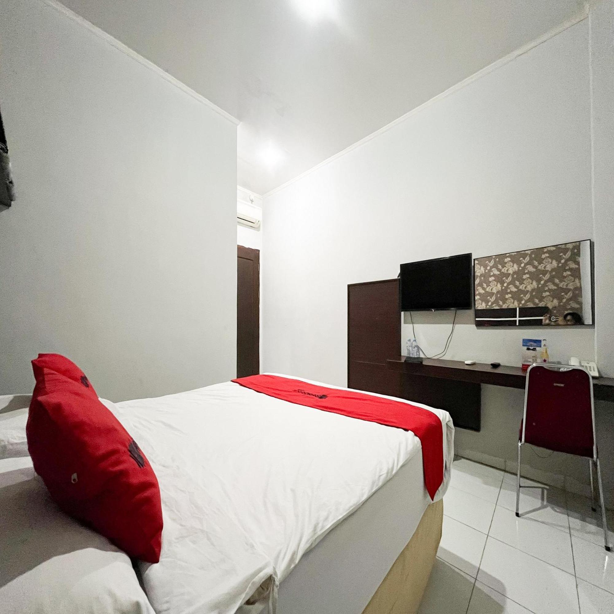 Reddoorz At Lucky Inn Panakukkang Makassar Exterior photo