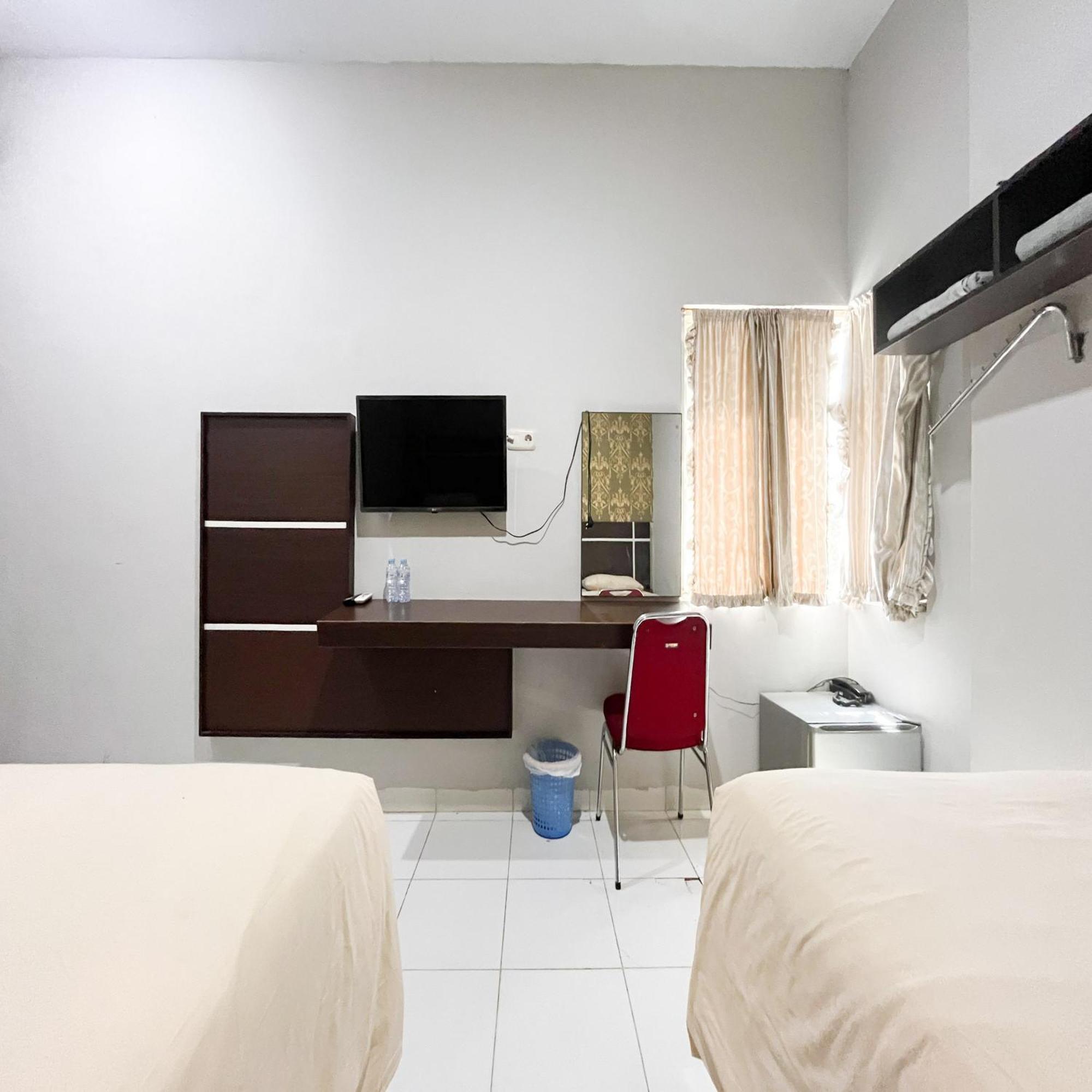 Reddoorz At Lucky Inn Panakukkang Makassar Exterior photo